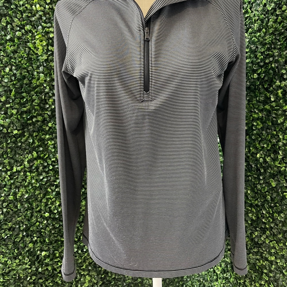 Under Armour Women’s Shirt - Picture 2 of 5
